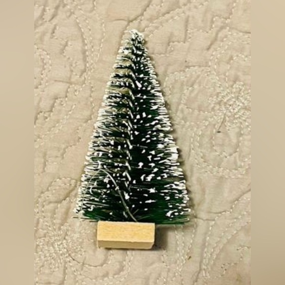 *Snowy Bottlebrush Tree, 4” Tiered Tray - Picture 5 of 7